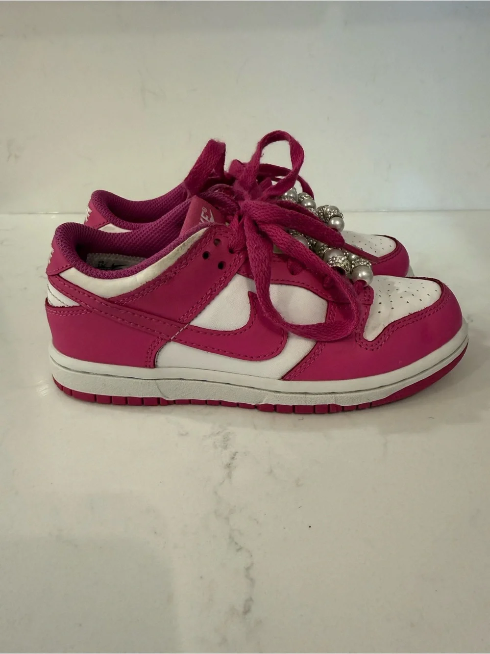 Nike girls Low-Top Sneakers in Hot Pink and White